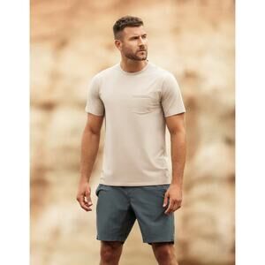 Vuori Men's feather pocket tee - size large